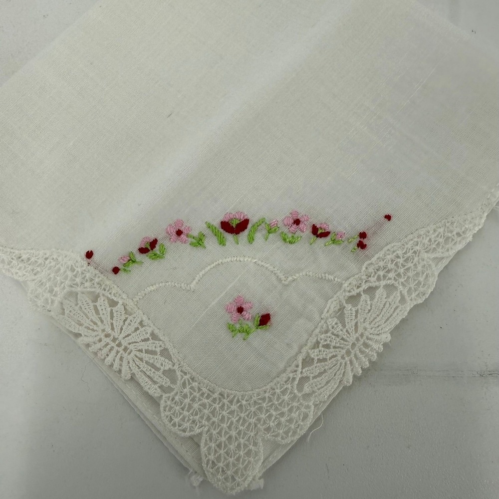 Vtg handkerchief w/ delicate pink & red floral embroidery scalloped lace edge. - Picture 2 of 3